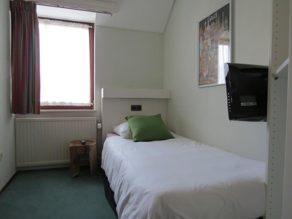Single Room,377810071:JPEG